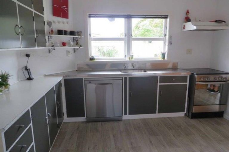 Photo of property in 55 Karaka Crescent, Levin, 5510