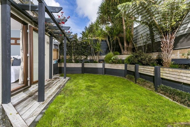 Photo of property in 1/25 Hythe Terrace, Mairangi Bay, Auckland, 0630