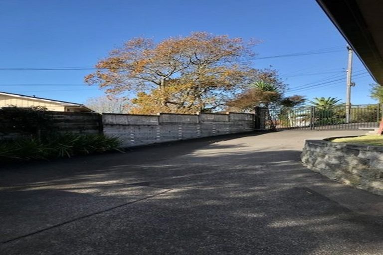 Photo of property in 87 Knights Road, Rothesay Bay, Auckland, 0630
