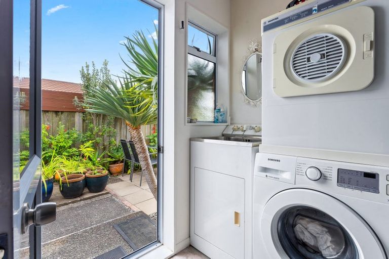 Photo of property in 28 Dan Tori Place, Orewa, 0931