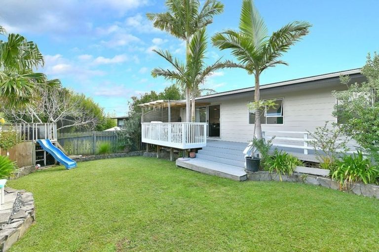 Photo of property in 69b Red Beach Road, Red Beach, 0932