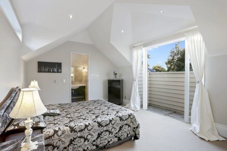 Photo of property in 291 Forest Hill Road, Waiatarua, Auckland, 0612