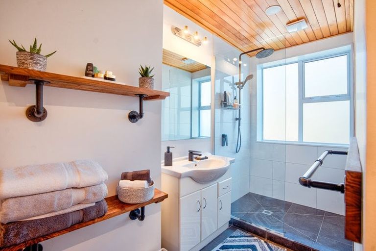 Photo of property in 6 Johnson Street, Milton, 9220