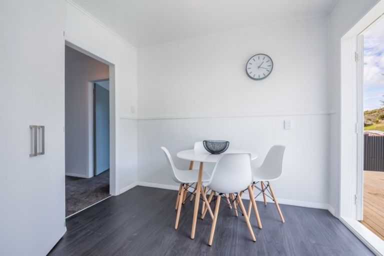 Photo of property in 15 Gardiner Grove, Wainuiomata, Lower Hutt, 5014