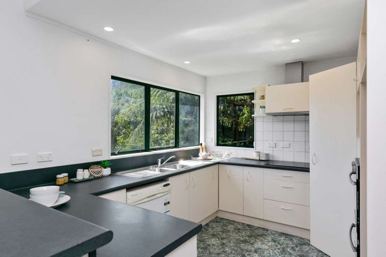 Photo of property in 23 Woodhouse Avenue, Karori, Wellington, 6012