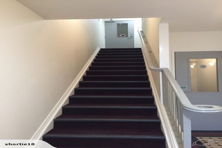 Photo of property in 68 Mountain Road, Henderson Valley, Auckland, 0612