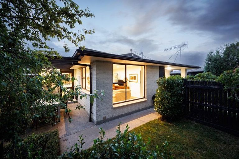 Photo of property in 8 Earl Place, Hokowhitu, Palmerston North, 4410