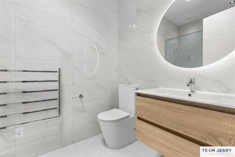 Photo of property in 27 Kuaha Road, Massey, Auckland, 0614