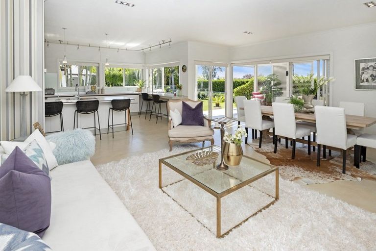 Photo of property in 42 Manor Park, Sunnyhills, Auckland, 2010