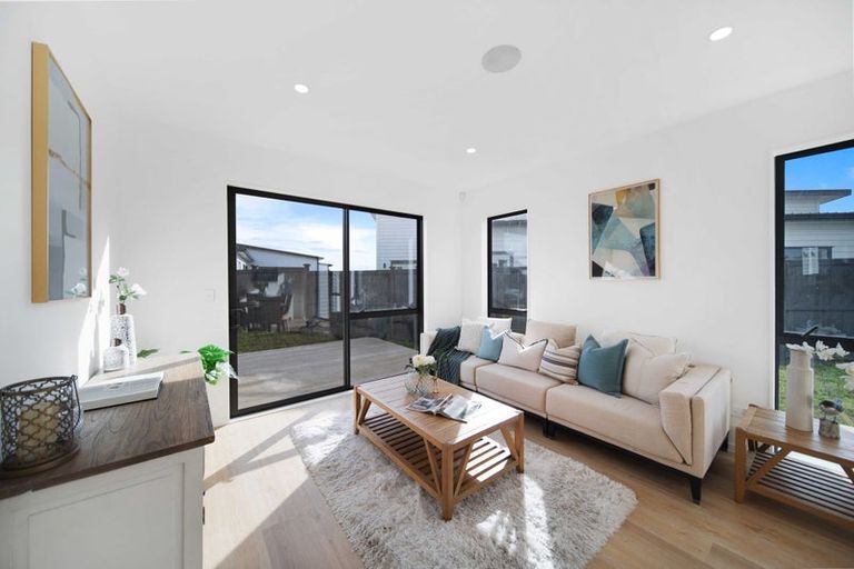 Photo of property in 9 Korowhiti Road, Clarks Beach, 2122