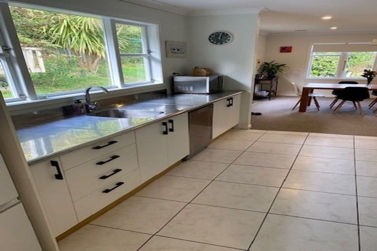 Photo of property in 27 Olivia Crescent, Tawa, Wellington, 5028