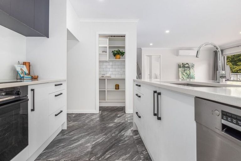 Photo of property in 1a Te Reinga View, Tawa, Wellington, 5028