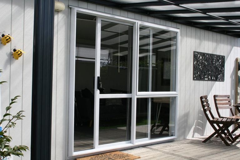 Photo of property in 5 Holgate Avenue, Herald Island, Auckland, 0618