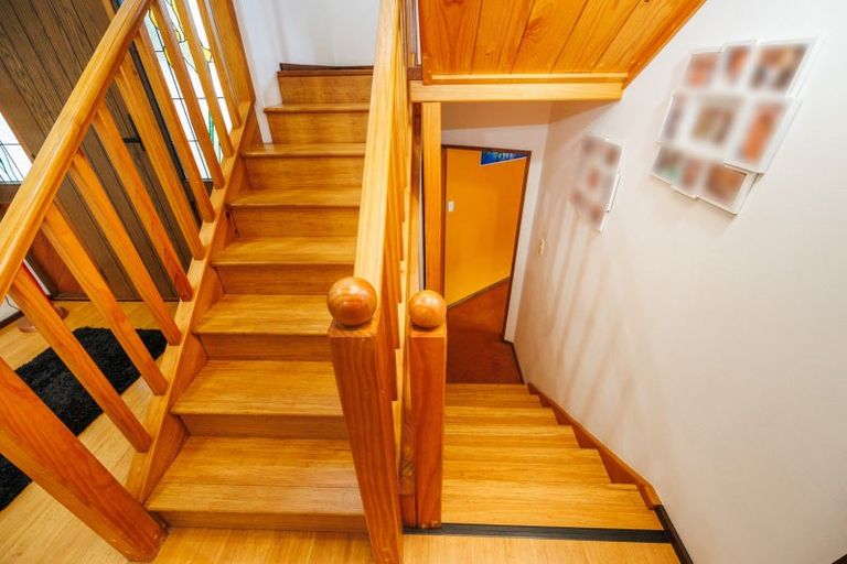 Photo of property in 11 Hillgrove Place, Fitzherbert, Palmerston North, 4410