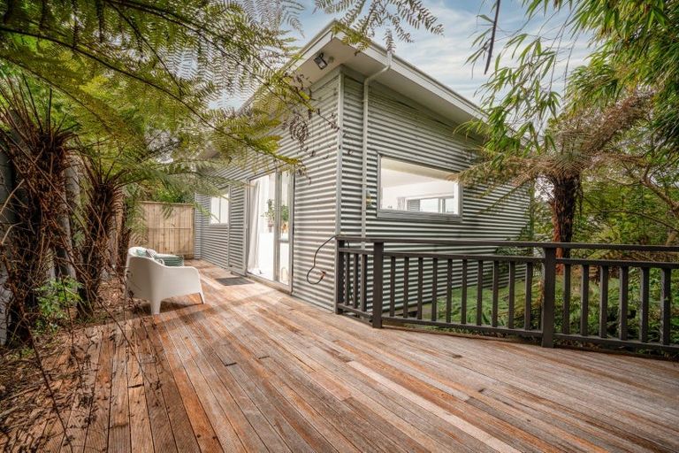 Photo of property in 21 Kopiko Way, Brooklyn, Wellington, 6021