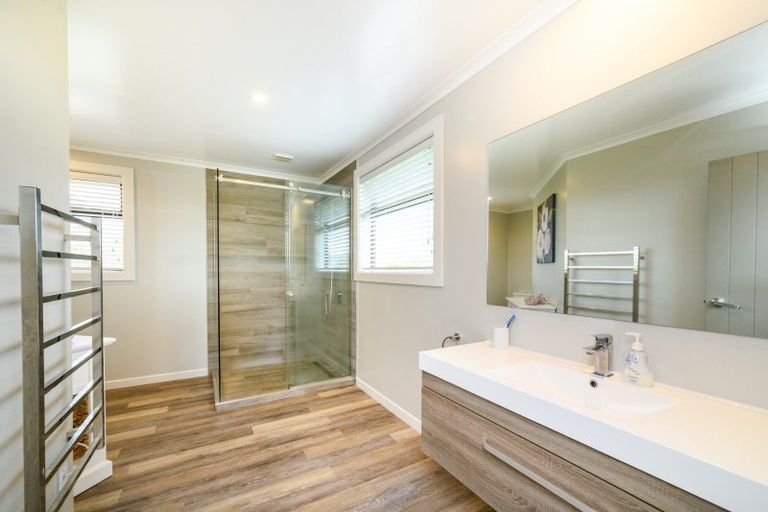 Photo of property in 31 Briarwood Road, Kelvin Grove, Palmerston North, 4470