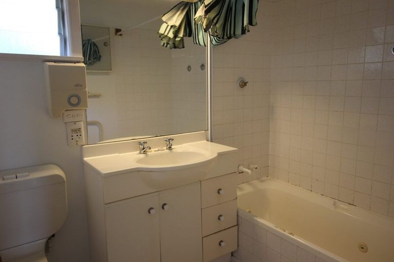 Photo of property in 1/51a Northboro Road, Belmont, Auckland, 0622