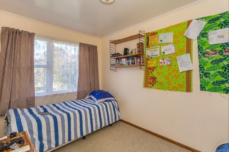 Photo of property in 12 Mersey Street, Levin, 5510