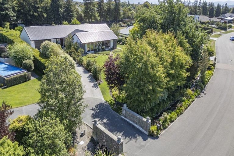 Photo of property in 72 Oakgrove Drive, Rangiora, 7400