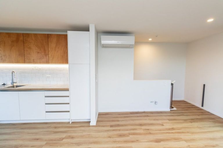 Photo of property in 5b Salmont Place, Kelburn, Wellington, 6012