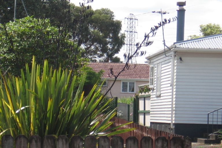Photo of property in 11 Albert Road, Kelston, Auckland, 0602