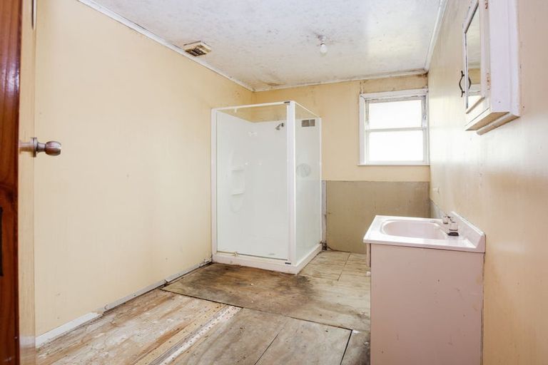 Photo of property in 15 Parenga Street, Wainuiomata, Lower Hutt, 5014