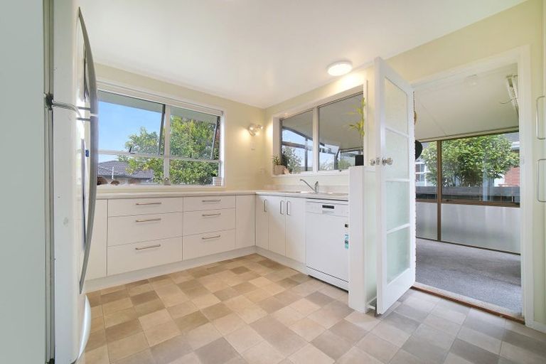 Photo of property in 2/15 Poinsettia Place, Henderson, Auckland, 0610