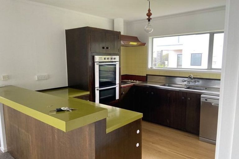 Photo of property in 3 Mirwill Road, Rothesay Bay, Auckland, 0630