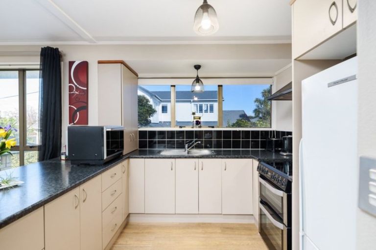Photo of property in 2/33 Golf Road, Mount Maunganui, 3116