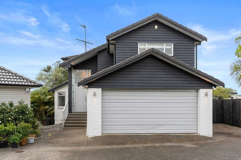 Photo of property in 2 Exmouth Road, Northcote, Auckland, 0627