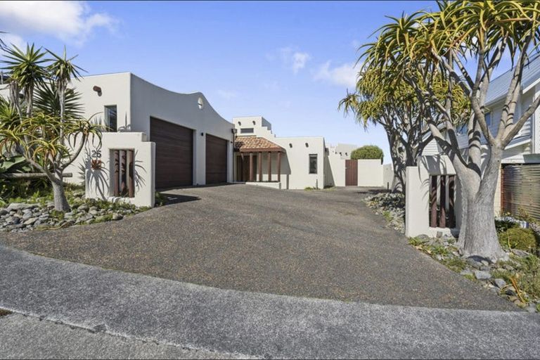 Photo of property in 25 Jordan Street, Island Bay, Wellington, 6023