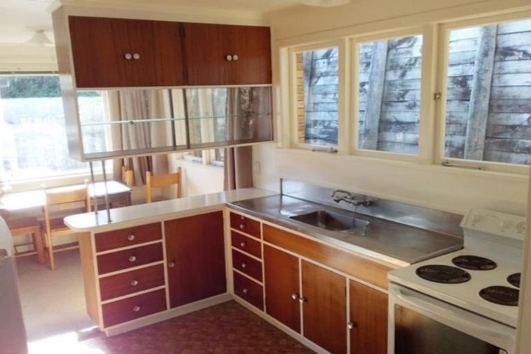 Photo of property in 25 Seaview Road, Marfell, New Plymouth, 4310