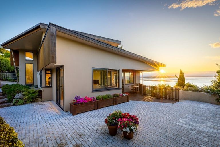 Photo of property in 28 The Cliffs, Britannia Heights, Nelson, 7010