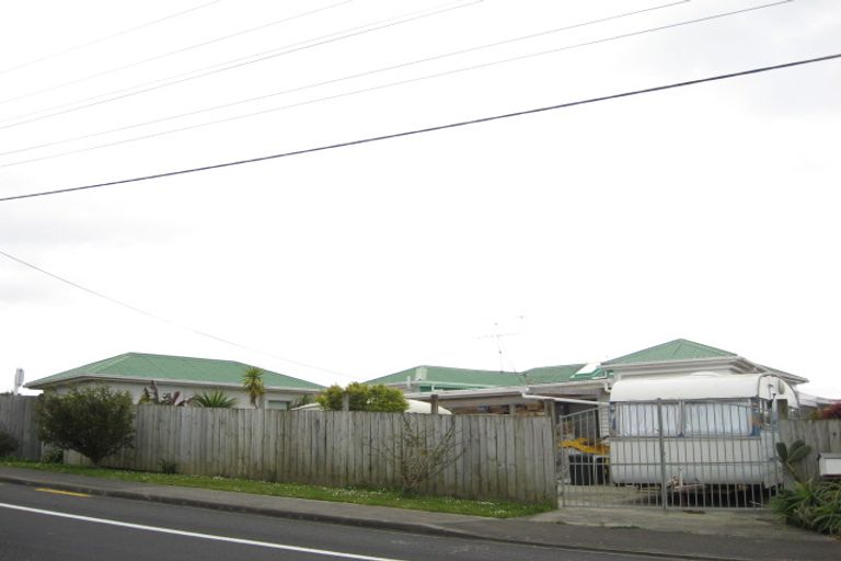 Photo of property in 1032 Whangaparaoa Road, Tindalls Beach, Whangaparaoa, 0930