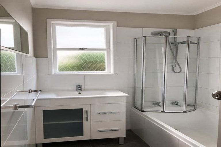 Photo of property in 30 Convair Crescent, Mangere, Auckland, 2022