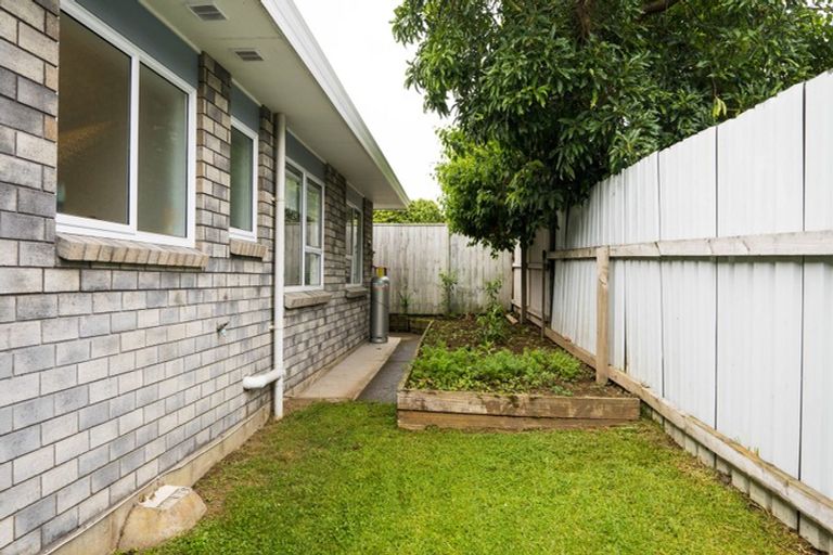 Photo of property in 2/45 Great South Road, Papakura, 2110