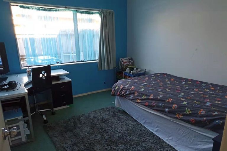 Photo of property in 12 Gunner Drive, Te Atatu Peninsula, Auckland, 0610