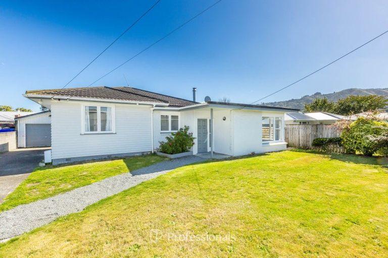 Photo of property in 21 Totara Park Road, Clouston Park, Upper Hutt, 5018