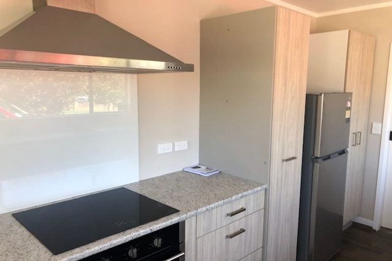 Photo of property in 2/62 Uxbridge Road, Mellons Bay, Auckland, 2014