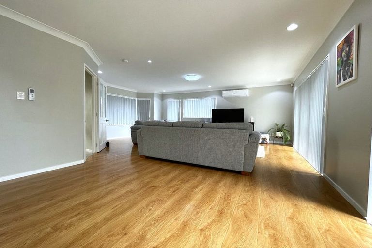 Photo of property in 6 Veagh Place, Highland Park, Auckland, 2010