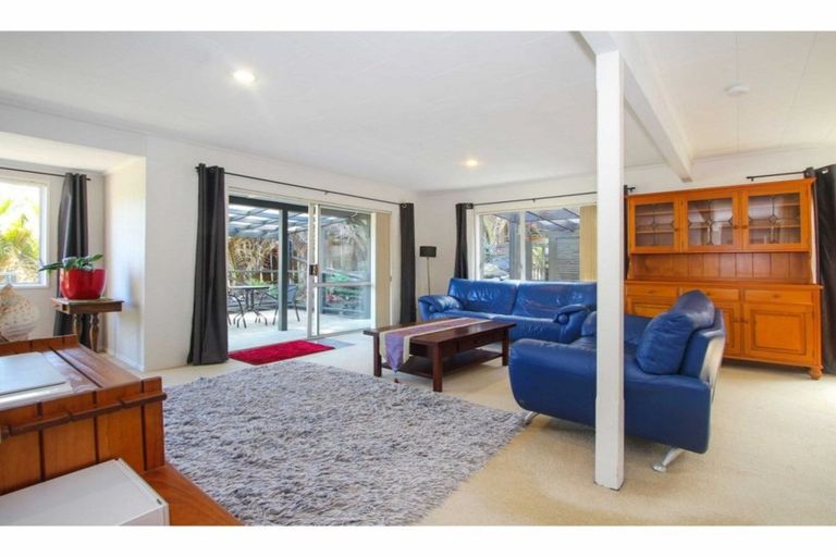Photo of property in 1/18 Teviot Place, Totara Vale, Auckland, 0629