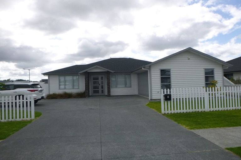 Photo of property in 1 Fred White Drive, Kumeu, 0810