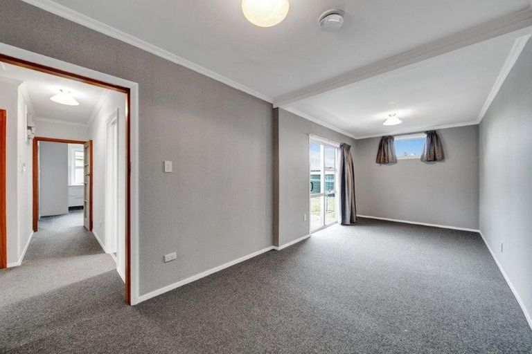 Photo of property in 8 Bone Crescent, Hawera, 4610