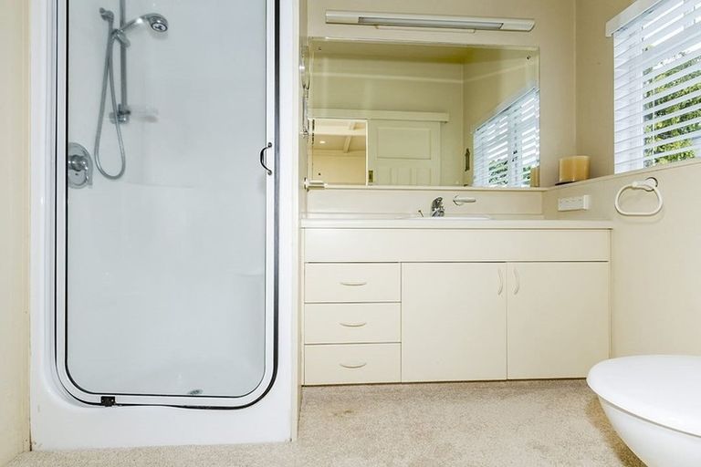 Photo of property in 2/40a Norwood Road, Bayswater, Auckland, 0622