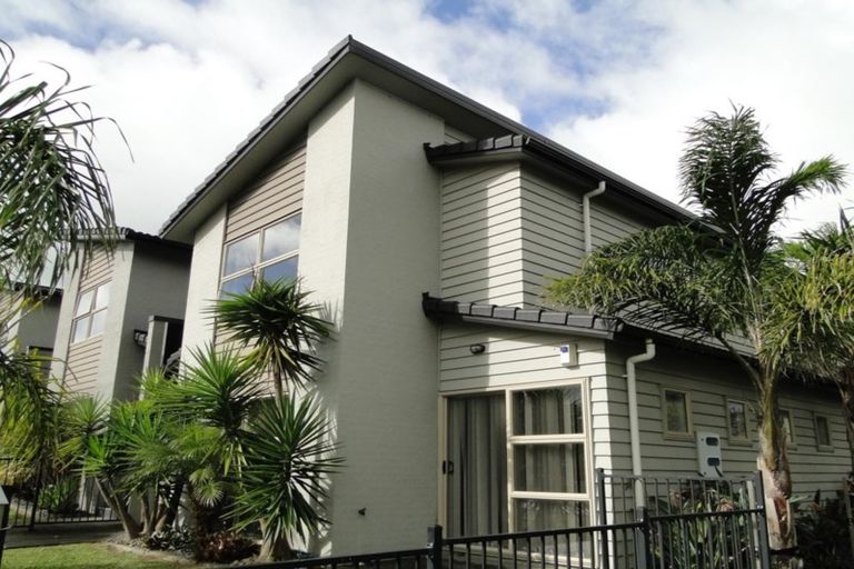 Photo of property in 28 Skelligs Drive, Flat Bush, Auckland, 2019