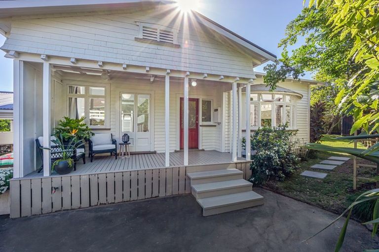 Photo of property in 1/58 Ngataringa Road, Devonport, Auckland, 0624