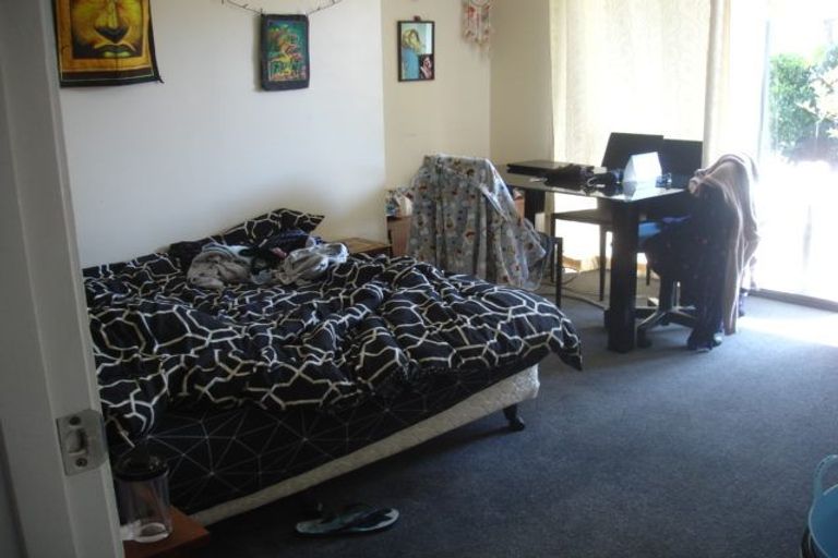 Photo of property in 10 Bungalore Place, Half Moon Bay, Auckland, 2012