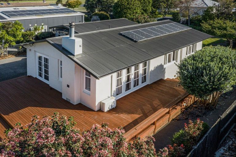 Photo of property in 28 Pitt Street, Clive, 4102