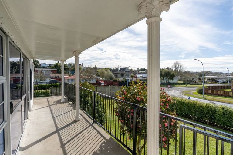 Photo of property in 2 Lachlan Drive, Dinsdale, Hamilton, 3204