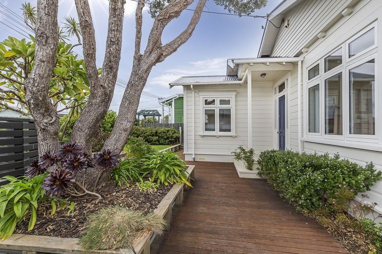 Photo of property in 6 Ferry Street, Seatoun, Wellington, 6022